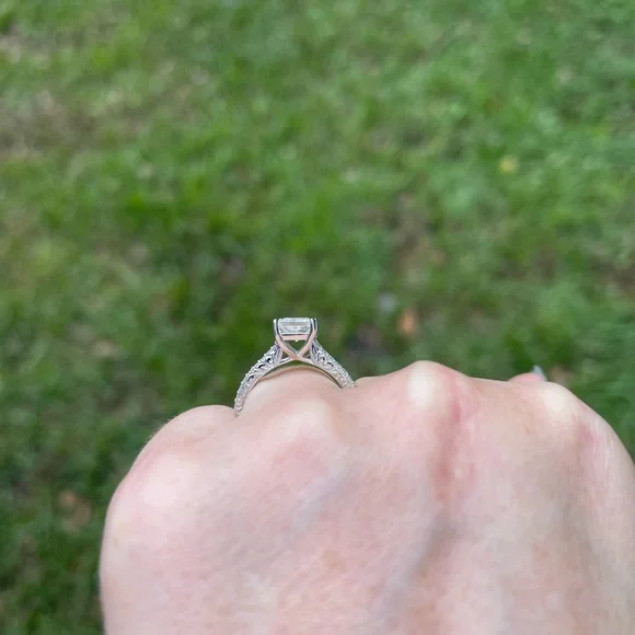 1.5 CT white gold Charles and Colvard Engagement ring - Picture 7 of 9